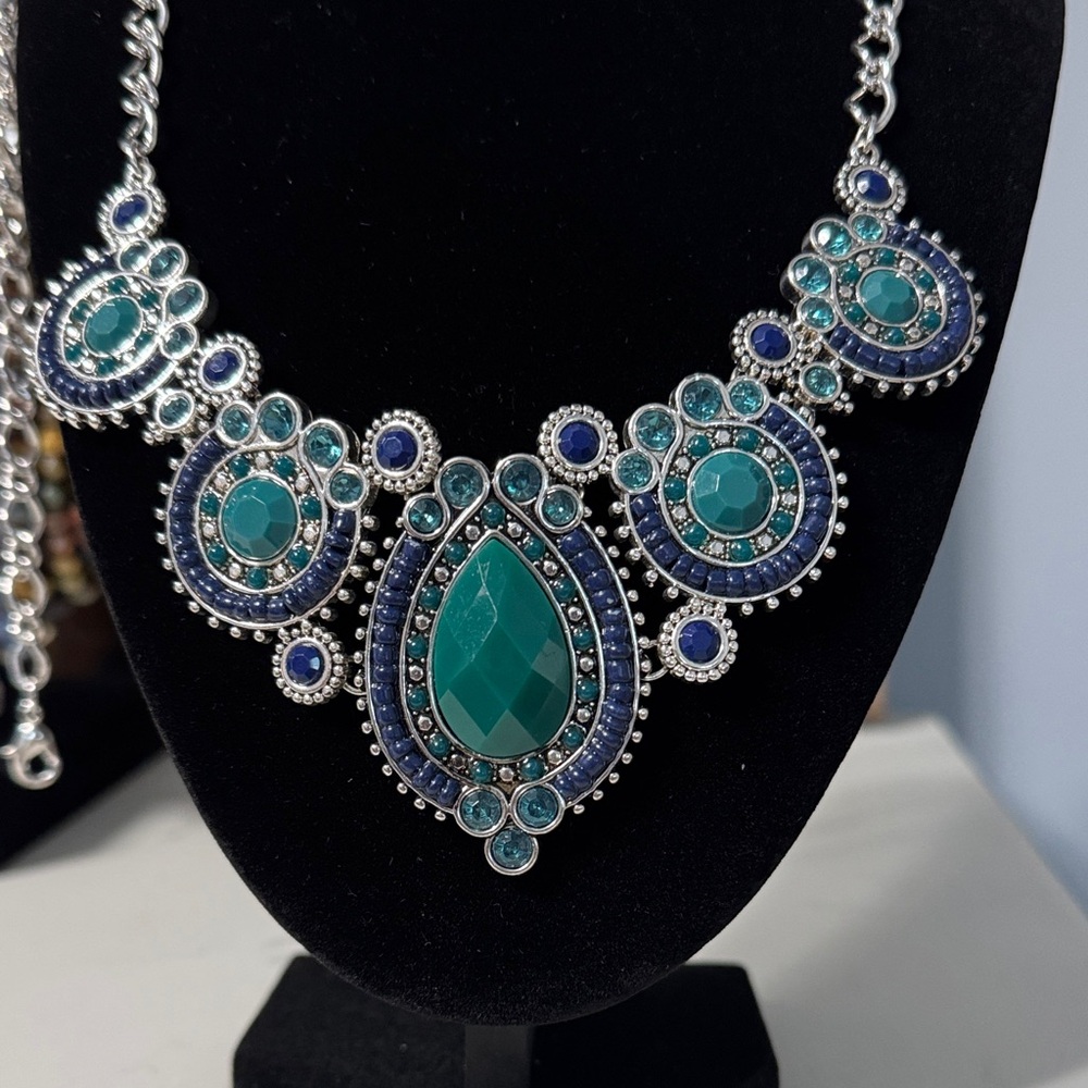 Elegant Green faceted Chalcedony Statement Necklace